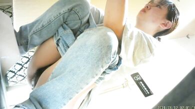 商场女厕全景偷拍多位美女少妇嘘嘘各种美鲍轮流呈现 (9)